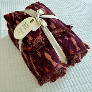 Nwt Threshold Burgundy Maroon towel set